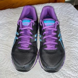 Women’s ASICS size 7